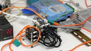 Elektronikaufbau eines Thermoanalyseexperiments